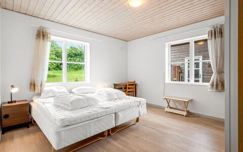 Guthbrand - 800M from the Sea: Lit, Design Intérieur, Meubles, Chambre, Sol, Sol, Bois, Plafond, Literie, Parquet