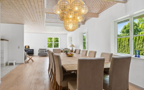 Guthbrand - 800M from the Sea: Meubles, Mobilier De Jardin, Chaise, Jardin, Ombre, Dur, Tableau De Plein Air, Aménagement Paysager, Patio, Pelouse