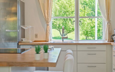 Guthbrand - 800M from the Sea: Meubles, Mobilier De Jardin, Chaise, Jardin, Ombre, Dur, Tableau De Plein Air, Aménagement Paysager, Patio, Pelouse