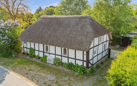 Alfhild - 3Km from the Sea: Domicile, Toit, Maison, Chalet, Biens, Porte, Porche, Siding, Ferme, Ombre