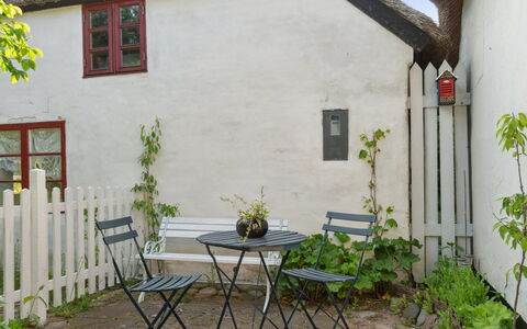 Alfhild - 3Km from the Sea: Domicile, Toit, Maison, Chalet, Biens, Porte, Porche, Siding, Ferme, Ombre