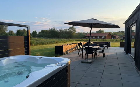 Asel - 350M from the Sea: Dur, Piscine, Crépuscule, Patio, Recours