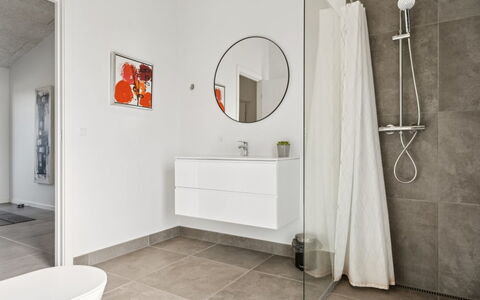 Asel - 350M from the Sea: Sol, Sol, Design Intérieur, Luminaire Plomberie, Salle De Bains, Pièce, Tuile, Plafond, Plomberie, Armoire De Toilette