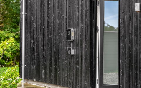 Asel - 350M from the Sea: Toit, Domicile, Porte, Chalet, Ombre, Siding, Cour, Biens, Arrière-Cour