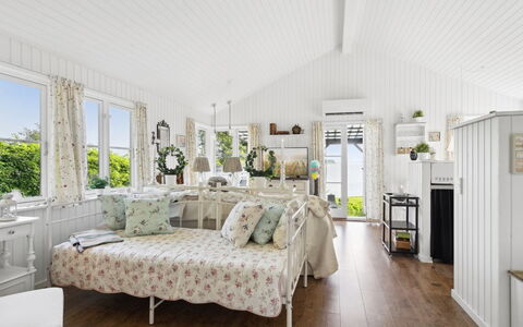 Ginne - 100M to the Fjord: Meubles, Design Intérieur, Plafond, Chambre, Lit, Textile, Sol, Linge, Éclairage, Domicile