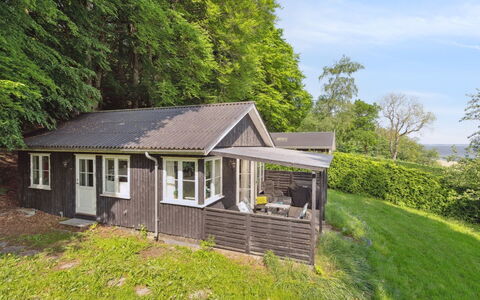 Ginne - 100M to the Fjord: Herbe, Vert, Maison, Chalet, Prairie, Zone Rurale, Écorégion, Paysage, Lot Terre, Arbuste