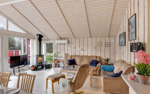 Hialmar - 300M from the Sea: Design Intérieur, Bois, Plafond, Meubles, Sol, Sol, Pièce, Salon, Domicile, Parquet