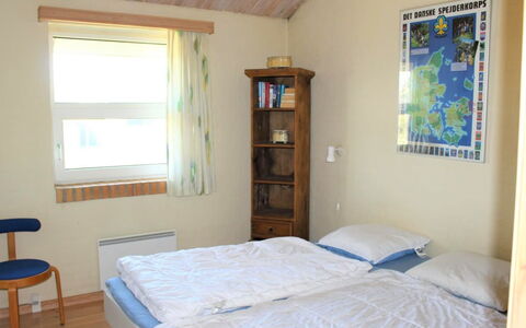 Guthfrith - 130M from the Sea: Meubles, Bois, Lit, Design Intérieur, Chambre, Sol, Sol, Pièce, Drap De Lit, Cadre De Lit