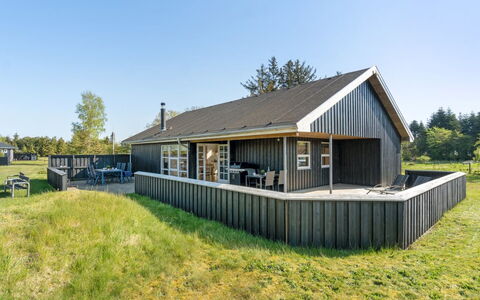 Elmo - 800M from the Sea: Toit, Maison, Lot Terre, Domicile, Chalet, Biens, Batiments Jardin, Ombre, Cabane En Rondins, Aménagement Paysager