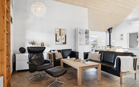 Elmo - 800M from the Sea: Toit, Maison, Lot Terre, Domicile, Chalet, Biens, Batiments Jardin, Ombre, Cabane En Rondins, Aménagement Paysager