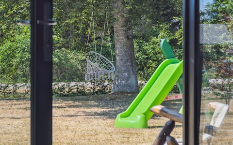 Jahn - 1.8Km from the Sea: Meubles, Design Intérieur, Sol, Bois, Sol, Plafond, Parquet, Chaise, Table, Éclairage