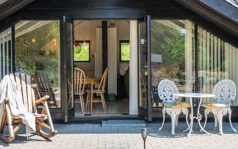 Jahn - 1.8Km from the Sea: Meubles, Design Intérieur, Sol, Bois, Sol, Plafond, Parquet, Chaise, Table, Éclairage