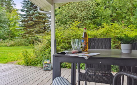 Gunlög - 1.3Km from the Sea: Domicile, Toit, Maison, Chalet, Biens, Porte, Porche, Siding, Ferme, Ombre
