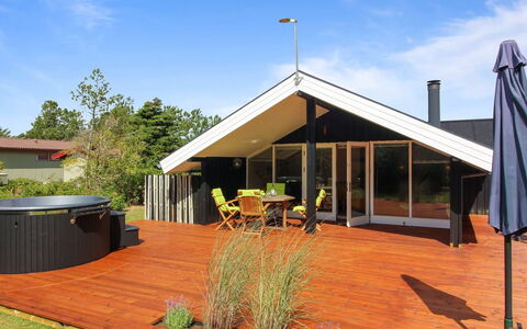 Alban - 700M from the Sea: Meubles, Design Intérieur, Chaise, Sol, Table, Recours, Sol, Plafond, Pièce, Eco Hôtel