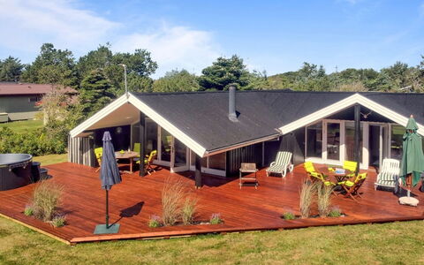 Alban - 700M from the Sea: Meubles, Design Intérieur, Chaise, Sol, Table, Recours, Sol, Plafond, Pièce, Eco Hôtel