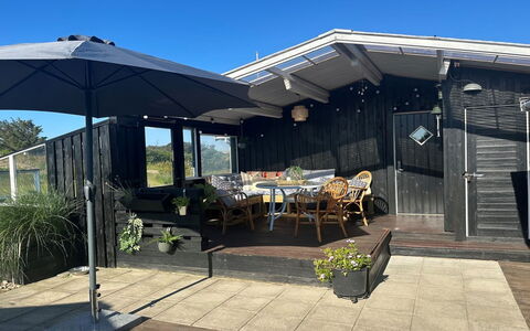Freding - 450M from the Sea: Toit, Ombre, Pot De Fleur, Store, Tableau De Plein Air, Chaise, Structure En Plein Air, Mobilier De Jardin, Cour, Plate-Forme