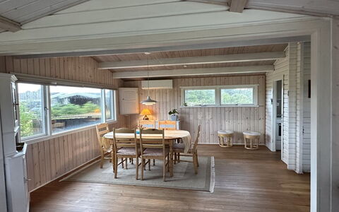Freding - 450M from the Sea: Sol, Bois, Sol, Plafond, Design Intérieur, Parquet, Meubles, Dur, Planche, Pièce