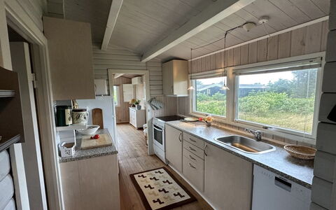 Freding - 450M from the Sea: Bois, Sol, Sol, Plafond, Tache De Bois, Dur, Comptoir, Parquet, Cabinetry, Cuisine