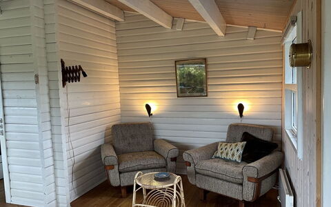 Freding - 450M from the Sea: Bois, Plafond, Sol, Sol, Design Intérieur, Meubles, Éclairage, Pièce, Dur, Tache De Bois
