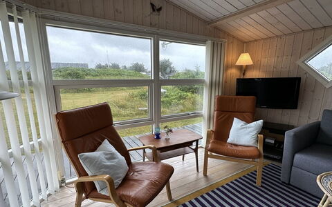 Freding - 450M from the Sea: Meubles, Design Intérieur, Bois, Sol, Sol, Plafond, Pièce, Chaise, Tache De Bois, Domicile