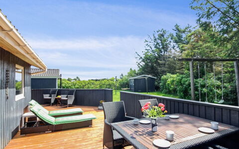 Wisti - 600M from the Sea: Bois, Domicile, Plate-Forme, Dur, Parquet, Tache De Bois, Planche, Porche, Ombre, Chalet