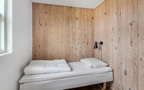 Thomsen - 475M from the Sea: Bleu, Piscine, Meubles, Mobilier De Jardin, Recours, Chaise, Ombre, Eco Hôtel, Pot De Fleur