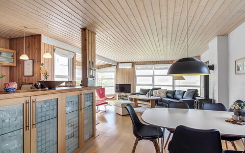 Thomsen - 475M from the Sea: Bleu, Piscine, Meubles, Mobilier De Jardin, Recours, Chaise, Ombre, Eco Hôtel, Pot De Fleur
