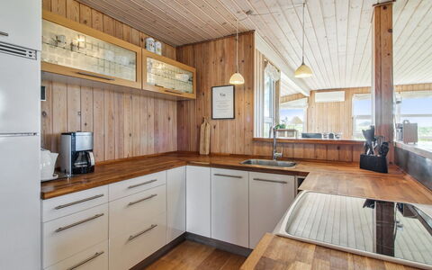 Thomsen - 475M from the Sea: Sol, Cuisine, Comptoir, Design Intérieur, Bois, Sol, Cabinetry, Plafond, Parquet, Meubles