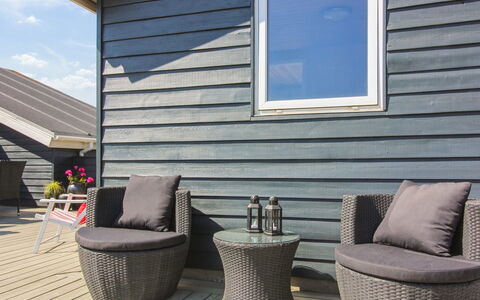 Thomsen - 475M from the Sea: Bois, Mobilier De Jardin, Meubles, Chaise, Composite, Dur, Planche, Tache De Bois, Siding