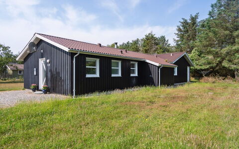 Ingebore - 700M from the Sea: Herbe, Vert, Maison, Chalet, Prairie, Zone Rurale, Écorégion, Paysage, Lot Terre, Arbuste