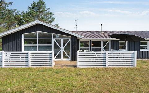 Ingebore - 700M from the Sea: Herbe, Vert, Maison, Chalet, Prairie, Zone Rurale, Écorégion, Paysage, Lot Terre, Arbuste