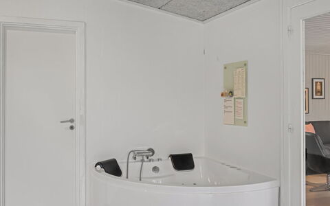 Ingebore - 700M from the Sea: Mur, Sol, Sol, Plafond, Design Intérieur, Luminaire Plomberie, Pièce, Plomberie, Luminaire, Salle De Bains