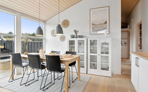 Sazdo - 1.1Km from the Sea: Meubles, Sol, Design Intérieur, Bois, Sol, Table, Parquet, Table Cuisine Et Salle A Manger, Chaise, Salle À Manger