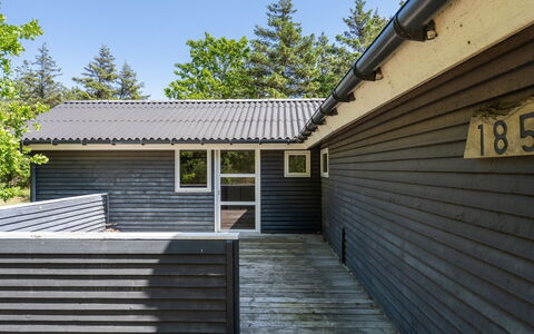Aneline - 700M from the Sea: Meubles, Design Intérieur, Sol, Bois, Sol, Plafond, Parquet, Chaise, Table, Éclairage