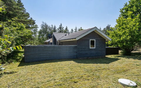 Aneline - 700M from the Sea: Herbe, Vert, Maison, Chalet, Prairie, Zone Rurale, Écorégion, Paysage, Lot Terre, Arbuste