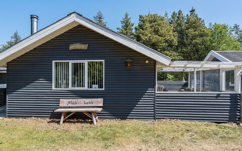 Aneline - 700M from the Sea: Herbe, Vert, Maison, Chalet, Prairie, Zone Rurale, Écorégion, Paysage, Lot Terre, Arbuste