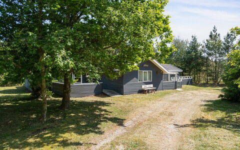 Aneline - 700M from the Sea: Herbe, Vert, Maison, Chalet, Prairie, Zone Rurale, Écorégion, Paysage, Lot Terre, Arbuste