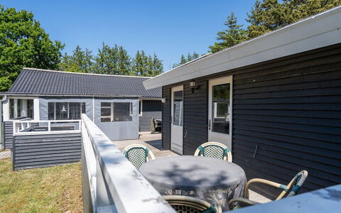 Aneline - 700M from the Sea: Meubles, Design Intérieur, Sol, Bois, Sol, Plafond, Parquet, Chaise, Table, Éclairage