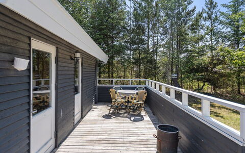 Aneline - 700M from the Sea: Meubles, Design Intérieur, Sol, Bois, Sol, Plafond, Parquet, Chaise, Table, Éclairage