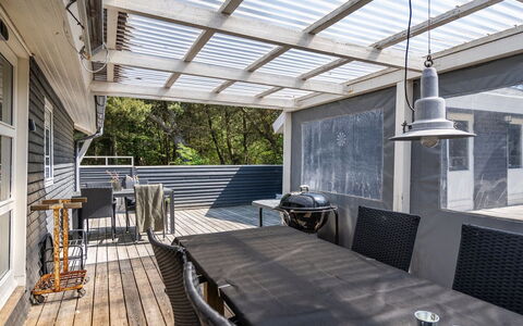 Aneline - 700M from the Sea: Meubles, Design Intérieur, Sol, Bois, Sol, Plafond, Parquet, Chaise, Table, Éclairage