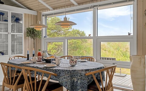 Hrefna - 500M from the Sea: Meubles, Design Intérieur, Bois, Sol, Plafond, Chaise, Sol, Table Cuisine Et Salle A Manger, Table, Salle À Manger