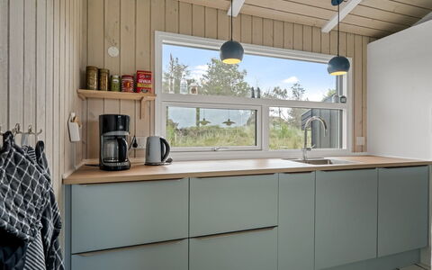 Hrefna - 500M from the Sea: Cuisine, Bois, Comptoir, Design Intérieur, Sol, Appareil De Cuisine, Cabinetry, Sol, Meubles, Luminaire Plomberie