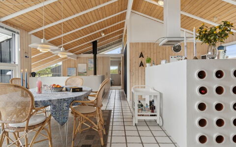 Hrefna - 500M from the Sea: Toit, Domicile, Chalet, Biens, Mobilier De Jardin, Cour, Tableau De Plein Air, Cour, Arrière-Cour, Villa