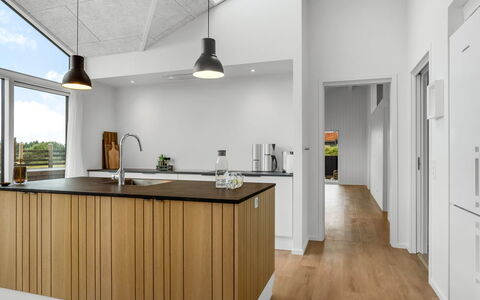 Egil - 1.5Km from the Sea: Cuisine, Design Intérieur, Bois, Sol, Comptoir, Plafond, Sol, Appareil De Cuisine, Cabinetry, Meubles