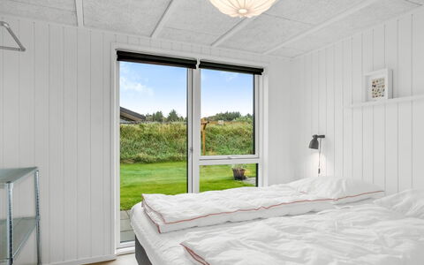 Egil - 1.5Km from the Sea: Bois, Plafond, Chambre, Design Intérieur, Lit, Sol, Drap De Lit, Cadre De Lit, Literie, Dur