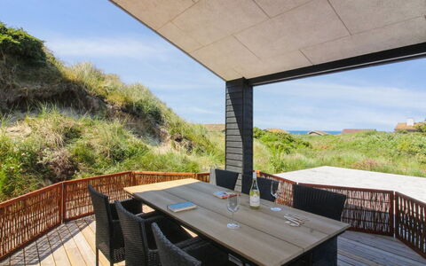Kristiina - 500M from the Sea: Bois, Meubles, Dur, Plate-Forme, Parquet, Tache De Bois, Table Cuisine Et Salle A Manger, Porche, Chaise, Planche