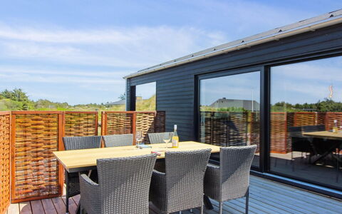 Kristiina - 500M from the Sea: Maison, Domicile, Toit, Chalet, Biens, Aménagement Paysager, Batiments Jardin, Siding, Ferme