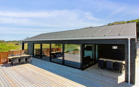 Kristiina - 500M from the Sea: Maison, Domicile, Toit, Chalet, Biens, Aménagement Paysager, Batiments Jardin, Siding, Ferme