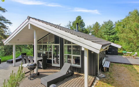 Arlett - 950M from the Sea: Bleu, Arbuste, Chalet, Couverture De Sol, Jardin, Biens, Ombre, Aménagement Paysager, Ferme, Eco Hôtel