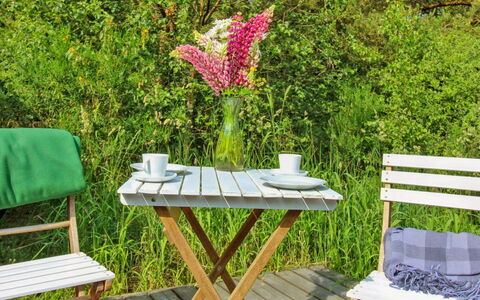 Arlett - 950M from the Sea: Bleu, Arbuste, Chalet, Couverture De Sol, Jardin, Biens, Ombre, Aménagement Paysager, Ferme, Eco Hôtel